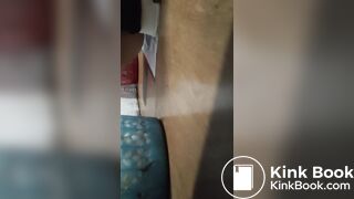 一个小女孩屁股一紧