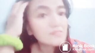 Girl Pooping in The Toilet - video 2