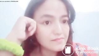 Girl Pooping in The Toilet - video 2