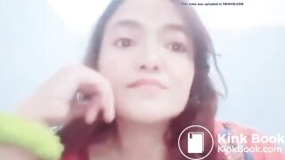 Girl Pooping in The Toilet - video 2