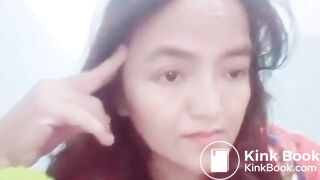 Girl Pooping in The Toilet - video 2