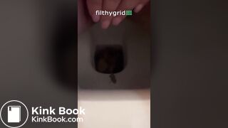Girl pooping - video 677