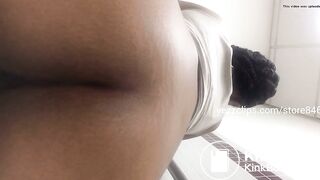 Curvy ebony grunting poop