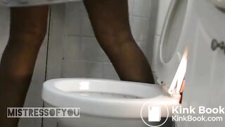 Girl pooping on toilet - video 246