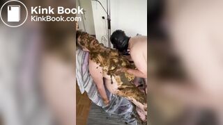 Der Sklave schleckt die Sklavkin sauber