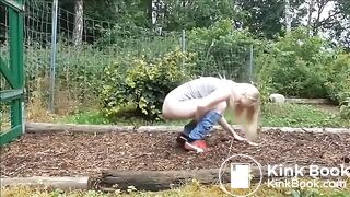 Girl pooping - video 818