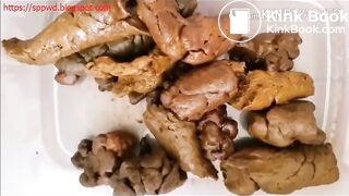 Girl pooping - video 814