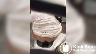 en el bañito cagando-184