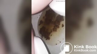 Girl pooping in public bathroom - video 4