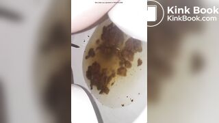 Girl pooping in public bathroom - video 4