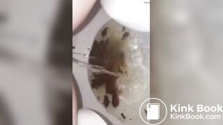 Girl pooping in public bathroom - video 4