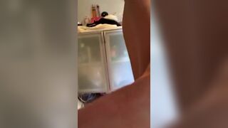 Compilação de garota fazendo cocô