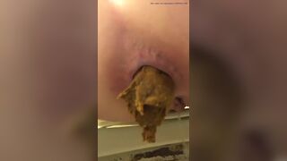 Girl pooping on toilet - video 191