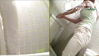 Japanese girl Pooping - video 5