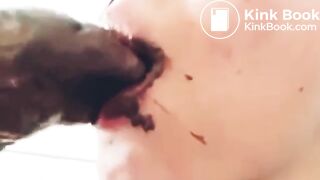 ... deliciosa comiendo su propia mierda