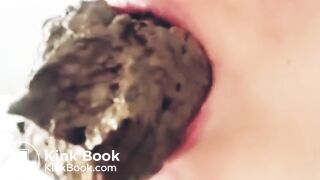 ... deliciosa comiendo su propia mierda