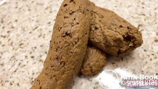 Girl pooping - video 802