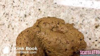 Girl pooping - video 802
