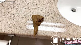 Girl pooping - video 802