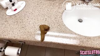 Girl pooping - video 802