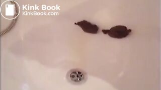 Girl pooping - video 805