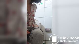 Brasileira gostosa cagando 7