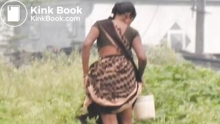 Desi aunty shitting