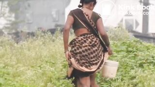 Desi aunty shitting