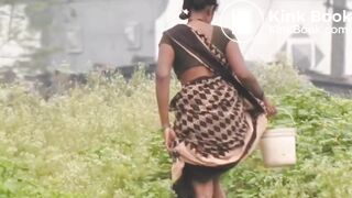 Desi aunty shitting