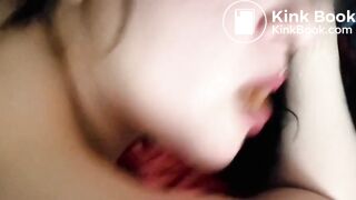 Fudendo a gostosa enquanto ela come bosta