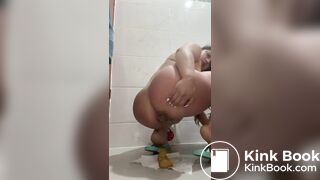Brazilian girl shitting brasileira cagando
