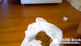 Girl pooping - video 752