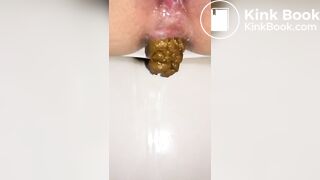 Girl pooping on toilet - video 190