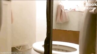 Thick white girl shitting pt 3