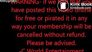 Loira peituda cagando 4