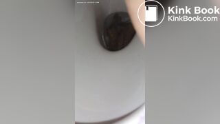 girl pooping selfie2
