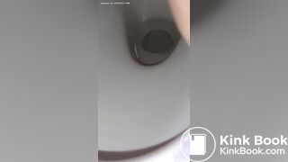 girl pooping selfie2