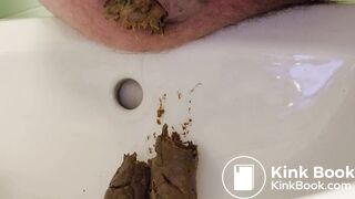 shitting in the sink - video 4