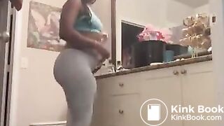 Girl farting - video 635
