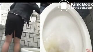 Girl diarrhea in public toilet two times