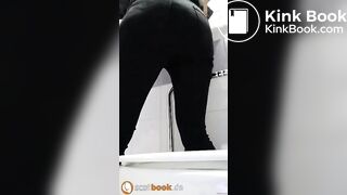 Pretty Woman Pooping - video 5