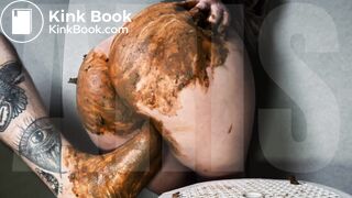 Shitting on a big foot @SCATDARK