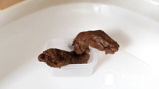 juicy milf drops a thick log