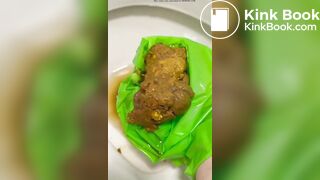 BRASILEIRA CAGA MERDA GIGANTE NO VADO E MOSTRA