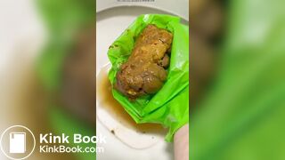 BRASILEIRA CAGA MERDA GIGANTE NO VADO E MOSTRA