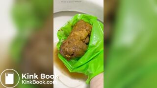 BRASILEIRA CAGA MERDA GIGANTE NO VADO E MOSTRA