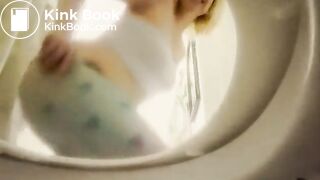 Girl pooping on toilet - video 152