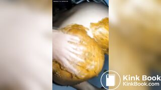 Girl pooping - video 782