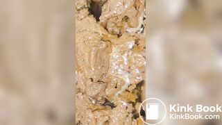 Echando una gran cagada para mi negra