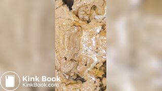 Echando una gran cagada para mi negra